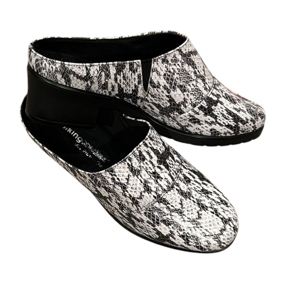 WALKING CRADLES PYTHON SNAKESKIN MULE CLOG SHOES 8 - Picture 1 of 11